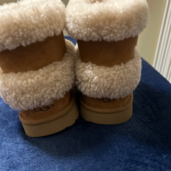 Ugg Girls Logo Boots - Picture 4 of 5